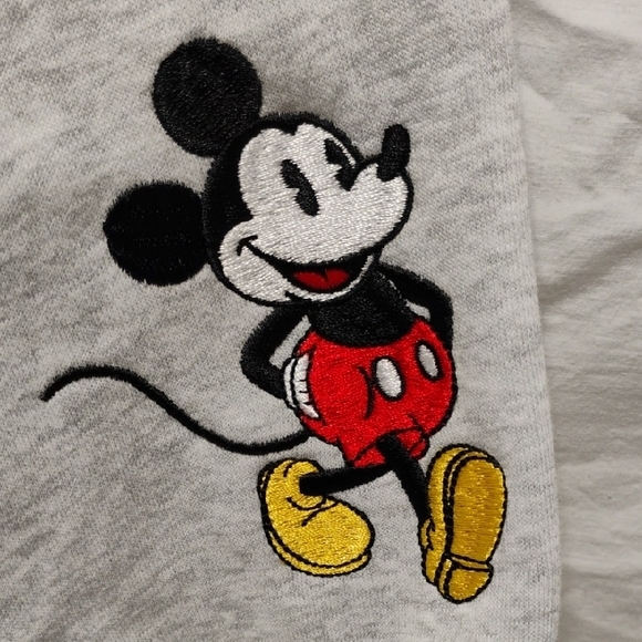 SALE! NWOT Disney Gray Mickey Mouse Los Angeles California Crewneck Sweater Sz.M - Picture 3 of 7